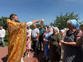 Божественная литургия в храме во имя святого Архистратига Божия Михаила поселка Качар